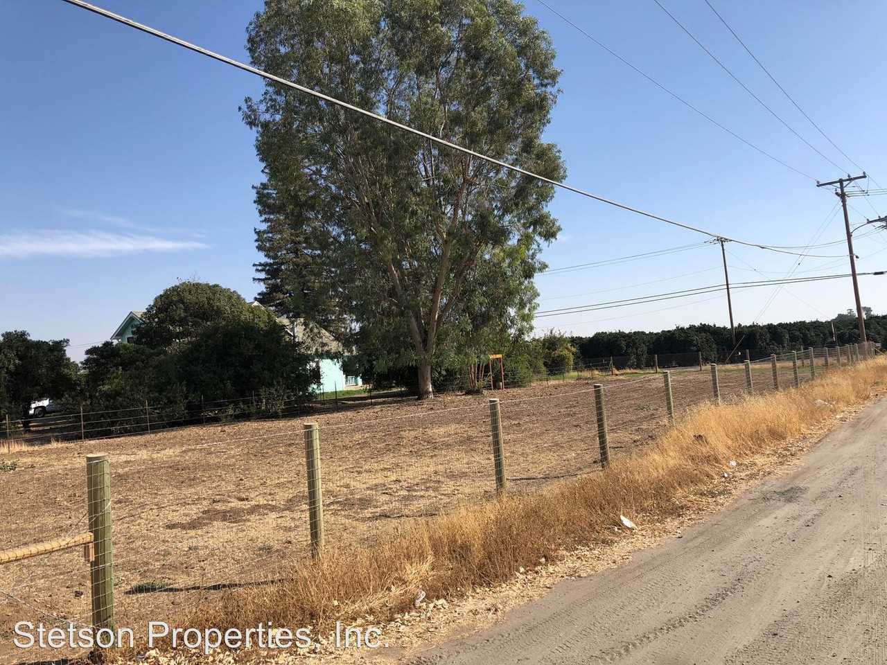 424 E Teapot Dome Ave - Photo 3 of 7