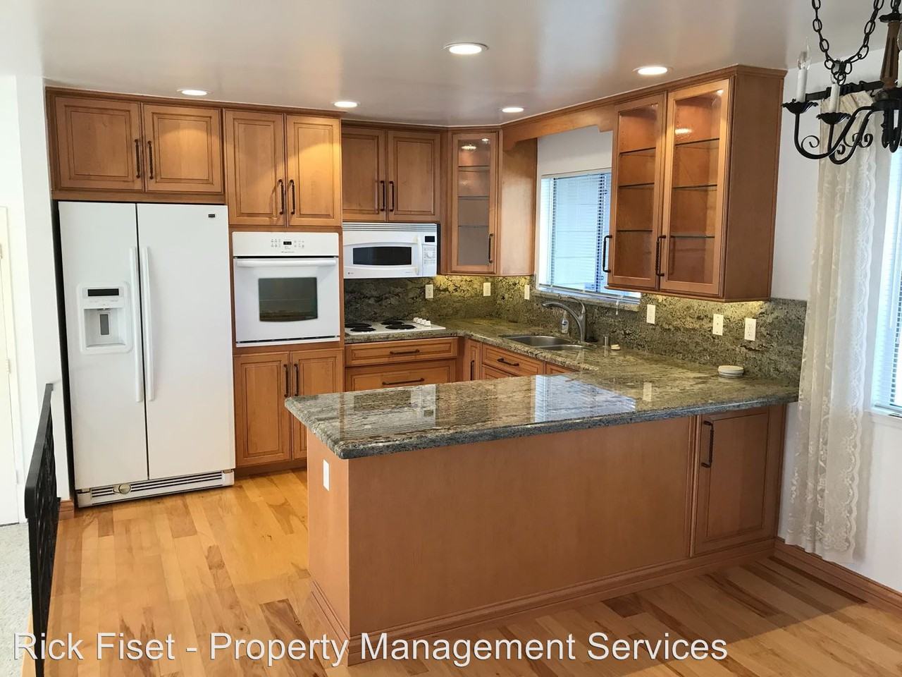 1805 Carriage Dr - Photo 2 of 15