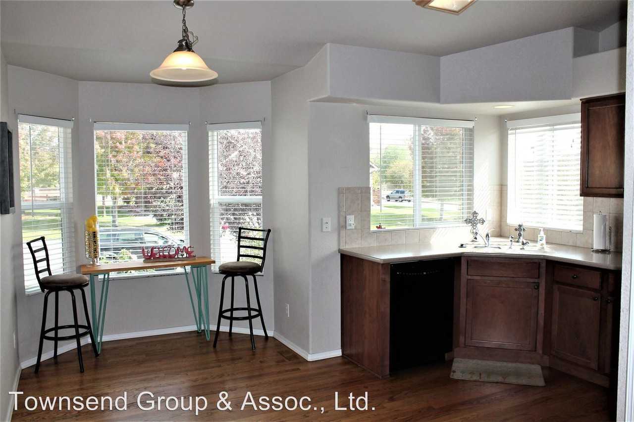 5210 Barnstormers Ave - Photo 2 of 17