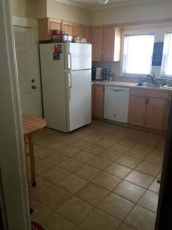 68 Edenfield Avenue - Photo 3 of 11