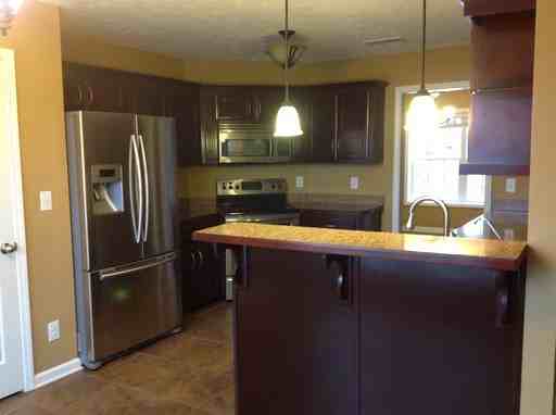 1043 Taits Station Dr - Photo 2 of 7