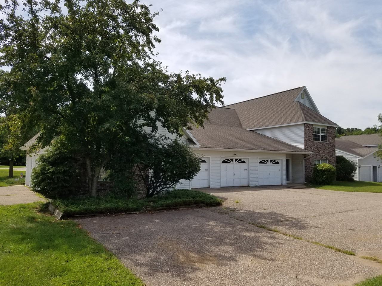 1421 River View Avenue #1419, 1417 - Photo 2 of 32