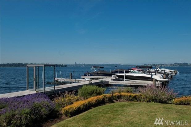 6401 Lake Washington Blvd NE - Photo 2 of 21