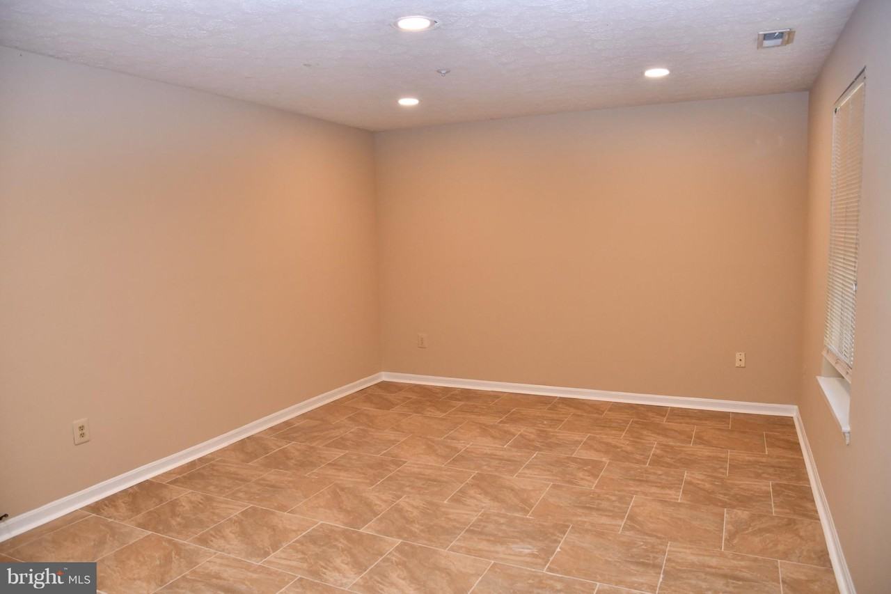 1605 Woodview Ct - Photo 2 of 10