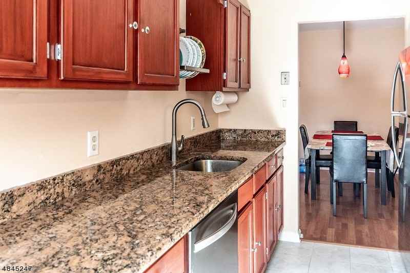 110 Sunrise Dr - Photo 3 of 22