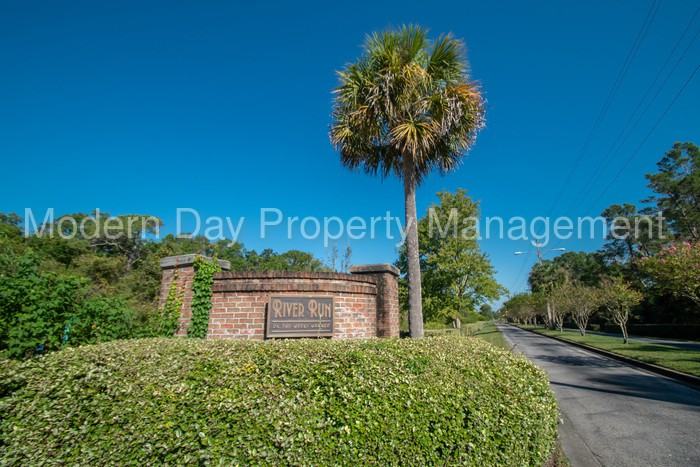 6420 River Run Blvd - Photo 3 of 32