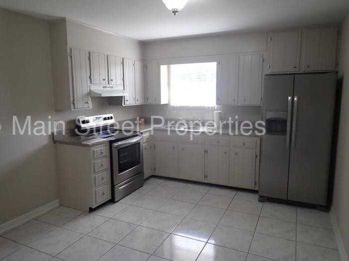 5128 Teakwood Dr - Photo 3 of 14