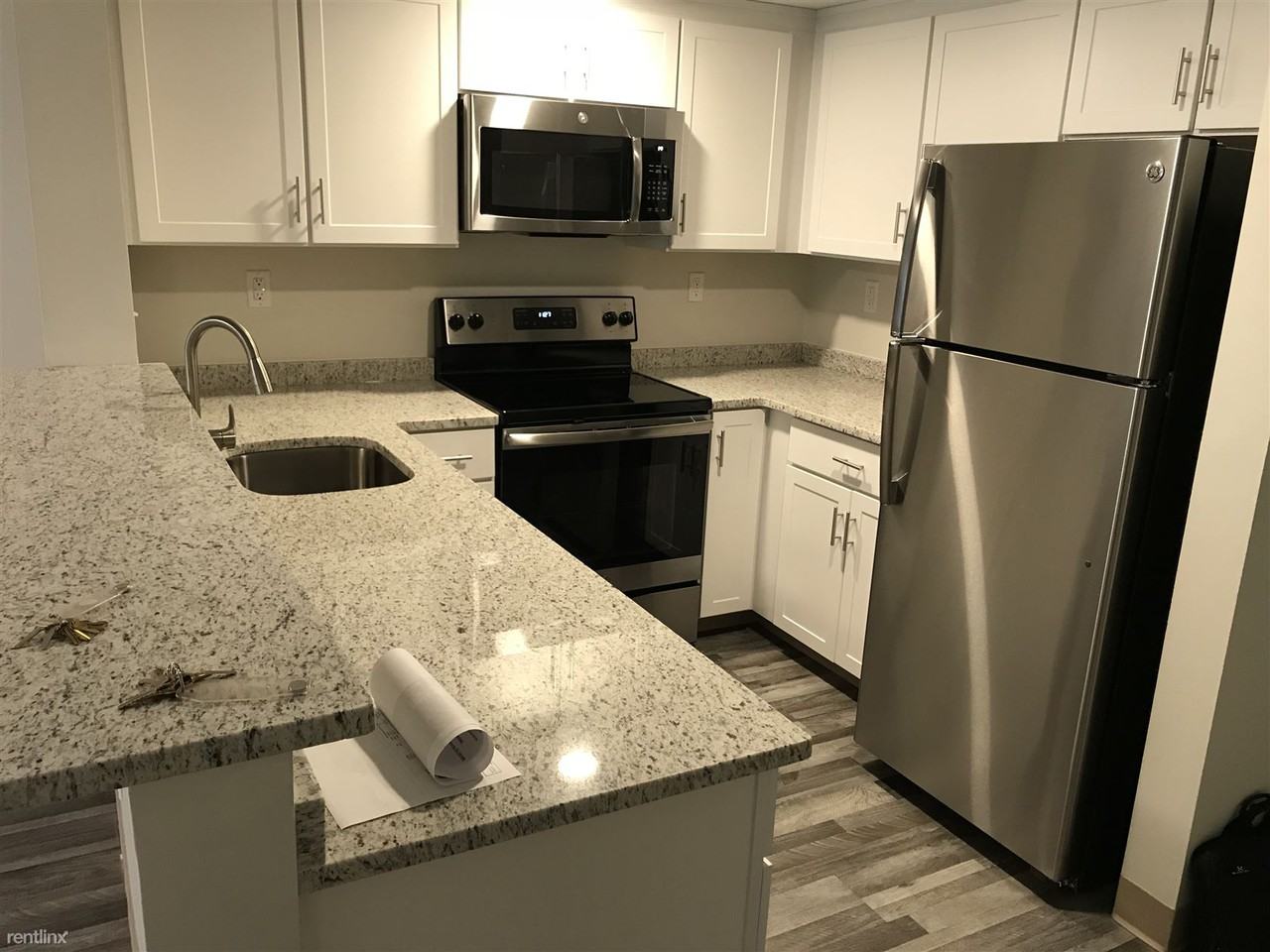 469 Broadway - Photo 2 of 10