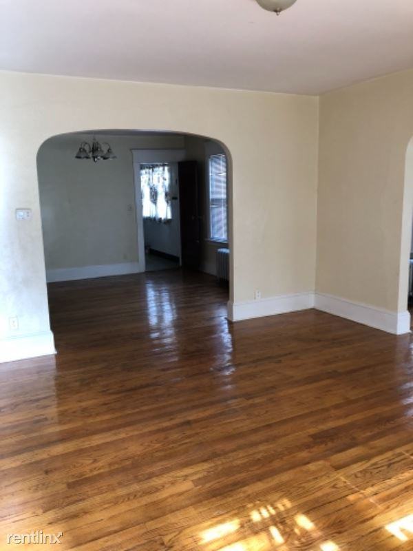 81 Knollwood St - Photo 3 of 12