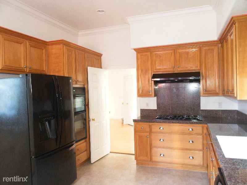 100 Cedar Terrace - Photo 3 of 19