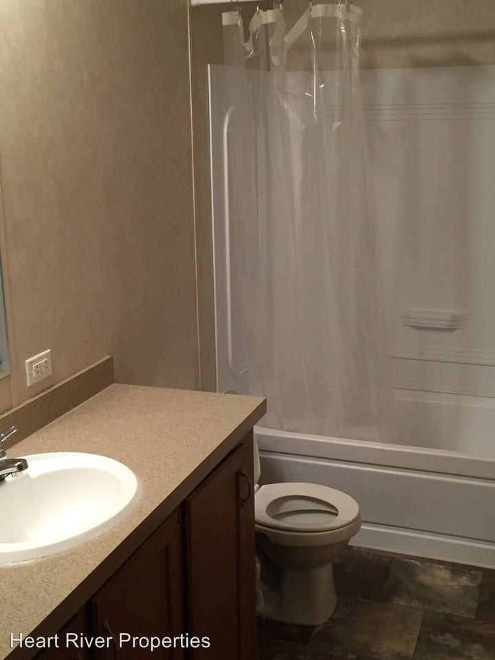 206 3rd Ave SW - Photo 2 of 7