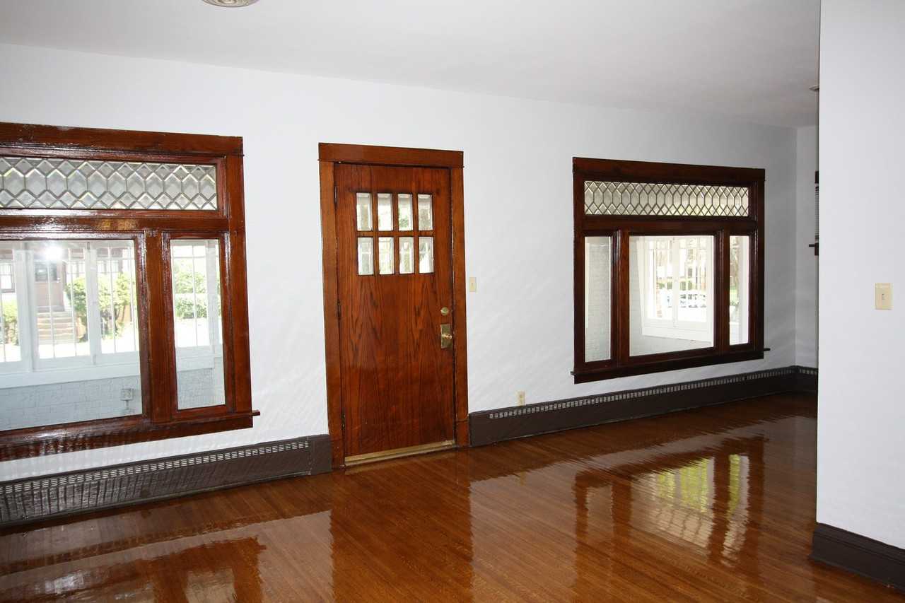 1 Manor Ct - Photo 3 of 16