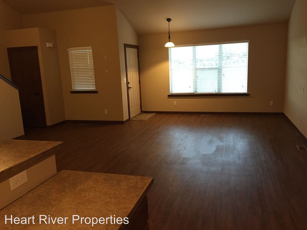 138 S Heart Rd - Photo 2 of 10