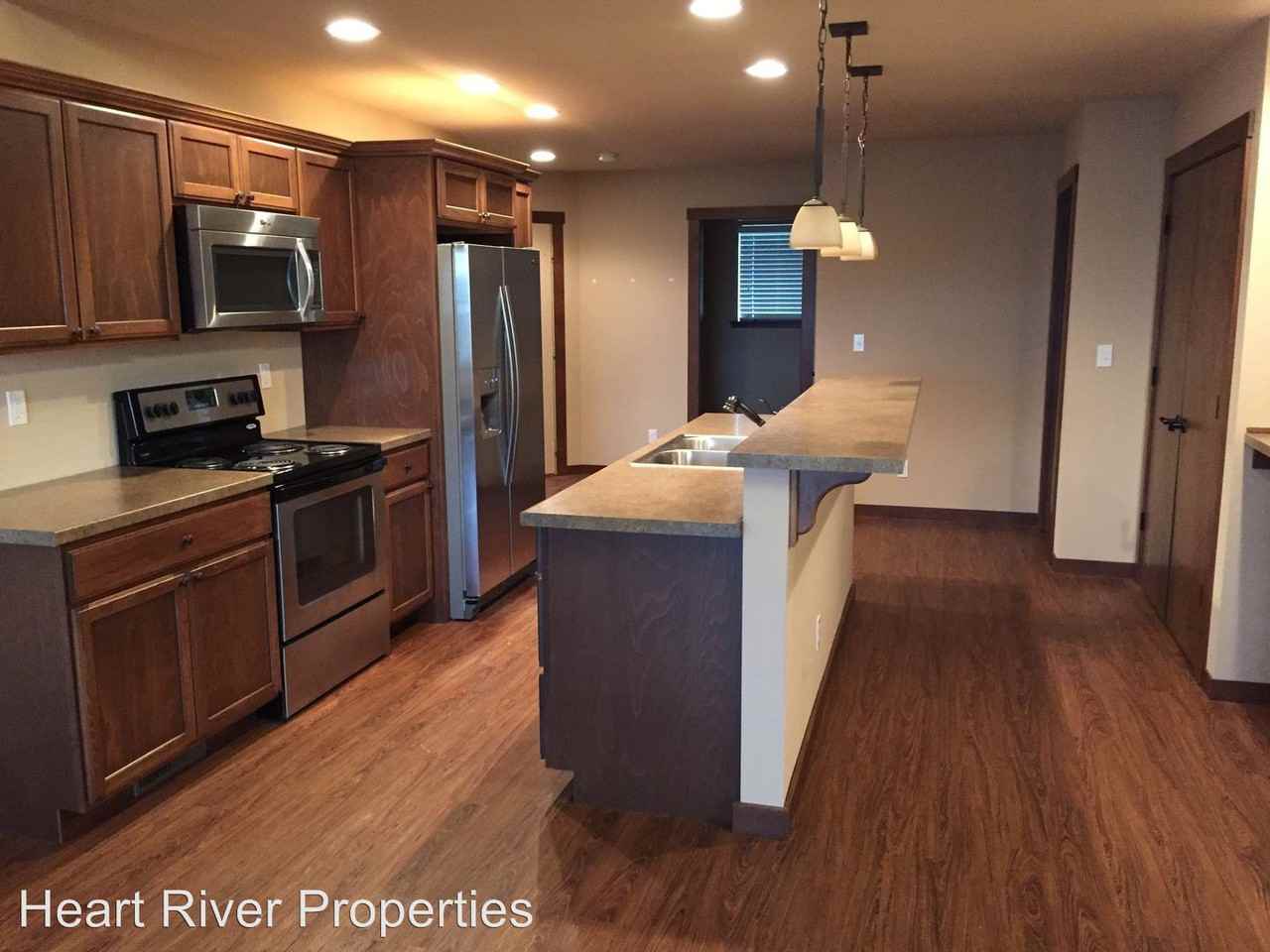 138 S Heart Rd - Photo 3 of 10