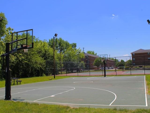 Williamsburg On The Wabash - Photo 2 of 10