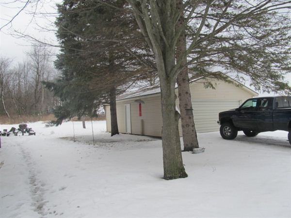 1905 Bugbee Rd - Photo 3 of 5