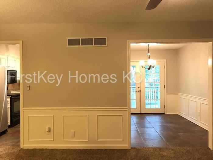 14825 S Bradley Dr - Photo 3 of 21