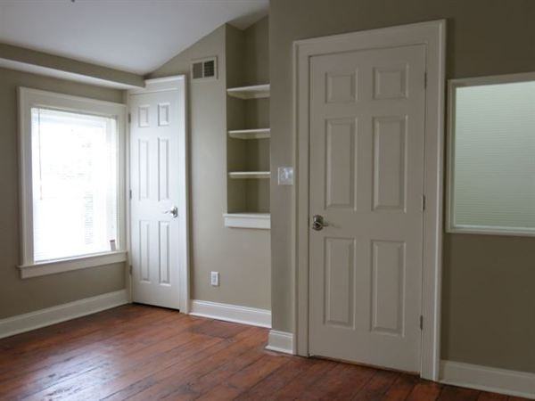 953 N Randolph St - Photo 2 of 12