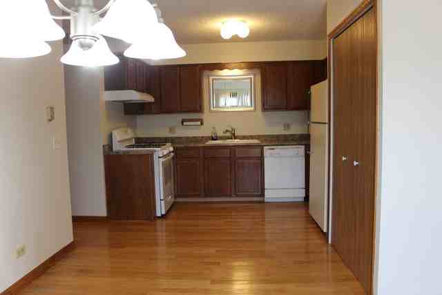 1172 Manchester Ct #1172 - Photo 3 of 13