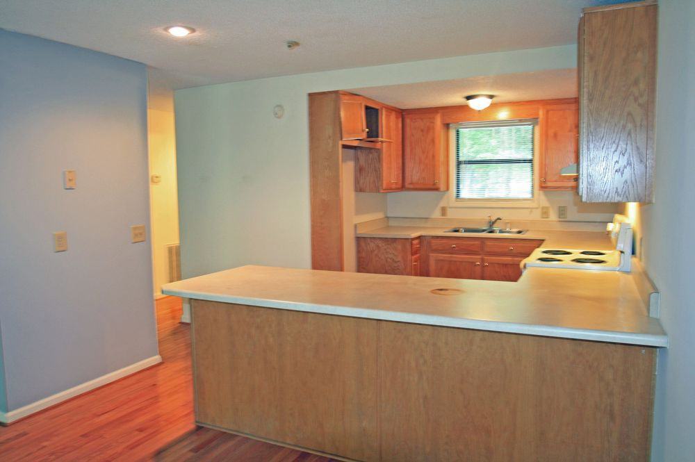 653 Riverside Dr - Photo 2 of 17