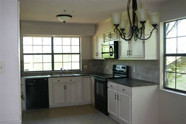 12124 Shawnee Forest Dr - Photo 3 of 10