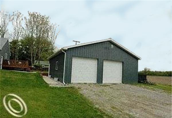 10056 Iosco Rd - Photo 2 of 10