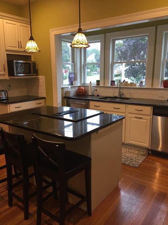 121 Green St - Photo 3 of 20