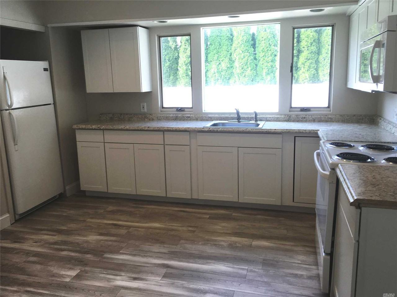 148 S Hillside Ave - Photo 2 of 20