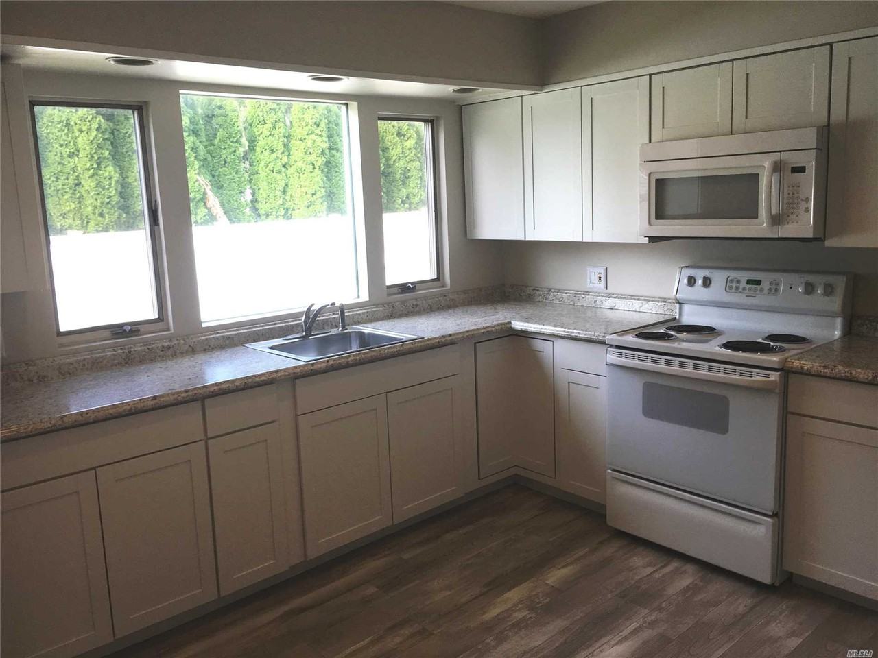 148 S Hillside Ave - Photo 3 of 20