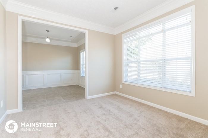 241 Derby Dr - Photo 2 of 30