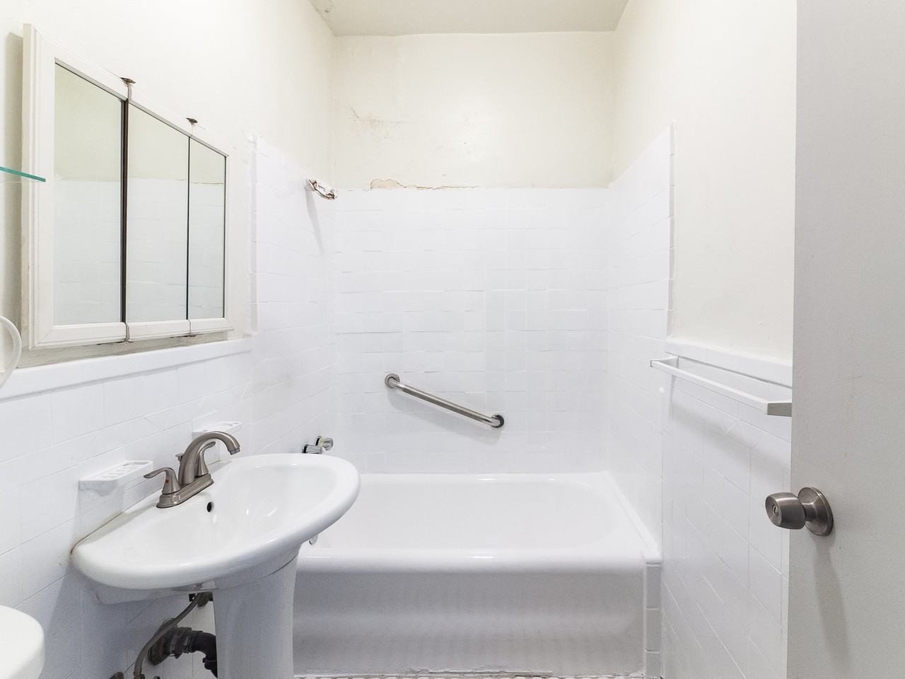 808 South Hobart Boulevard #209 - Photo 3 of 16