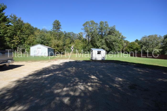 820 Harris St - Photo 2 of 16