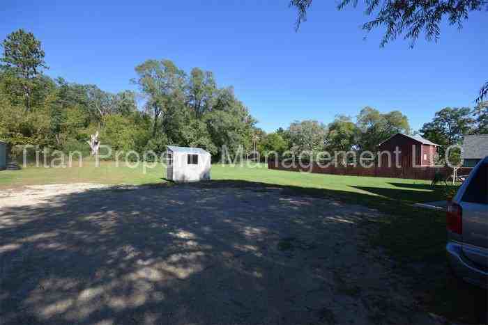 820 Harris St - Photo 3 of 16