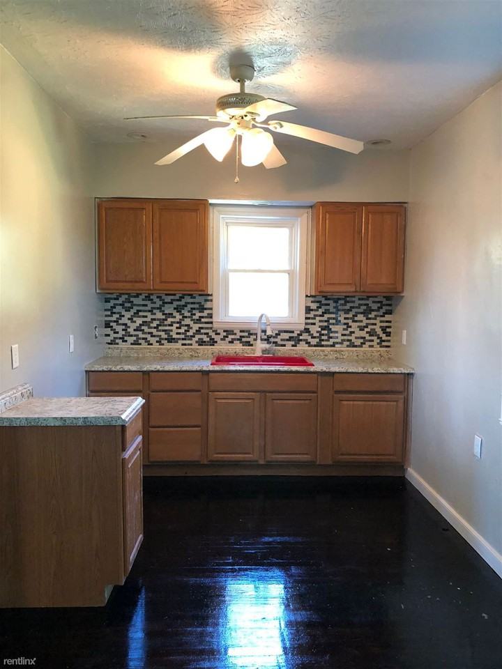 241 Wetzel St - Photo 3 of 9