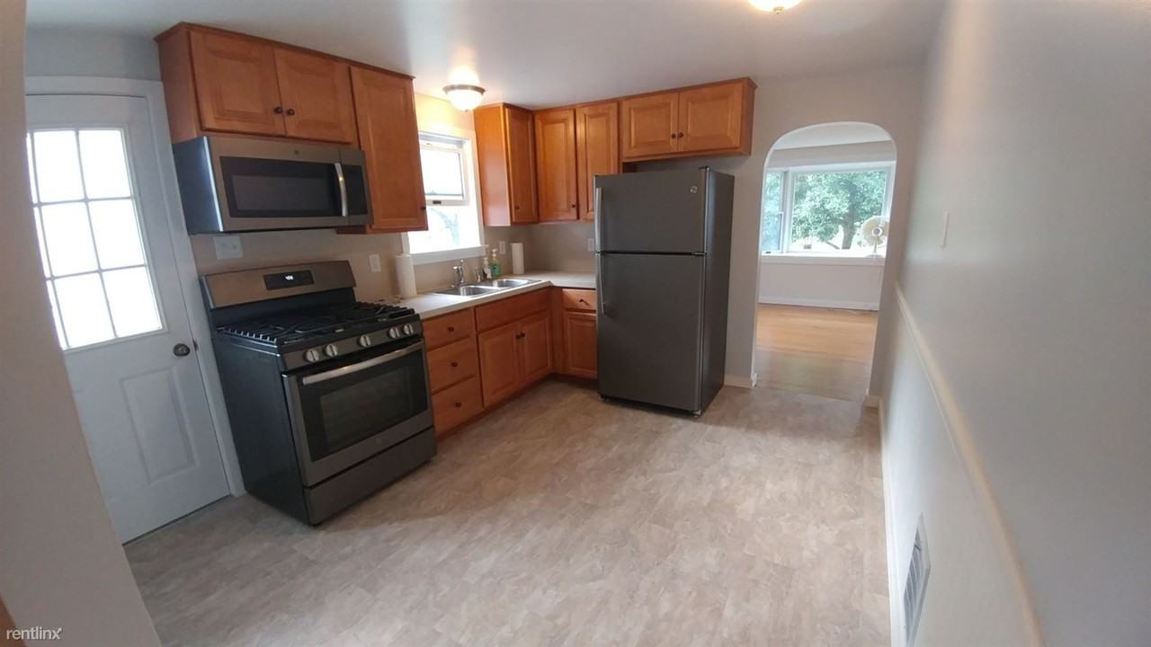 115 W Colebrook St - Photo 3 of 10