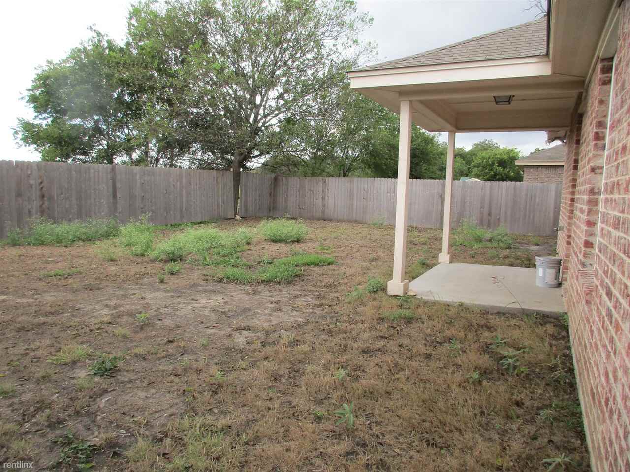 1210 E Ave F - Photo 2 of 10