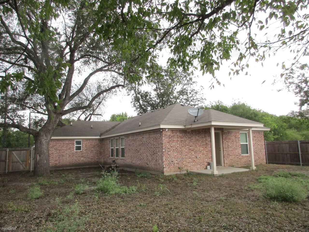 1210 E Ave F - Photo 3 of 10