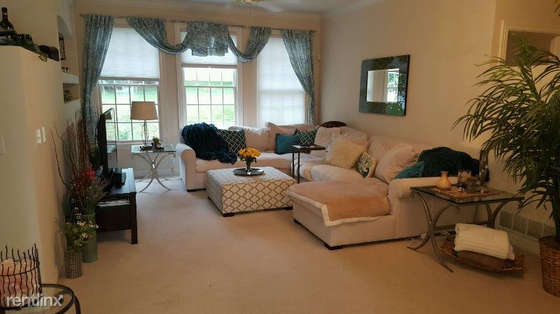 1702 S 173rd Ct - Photo 3 of 6