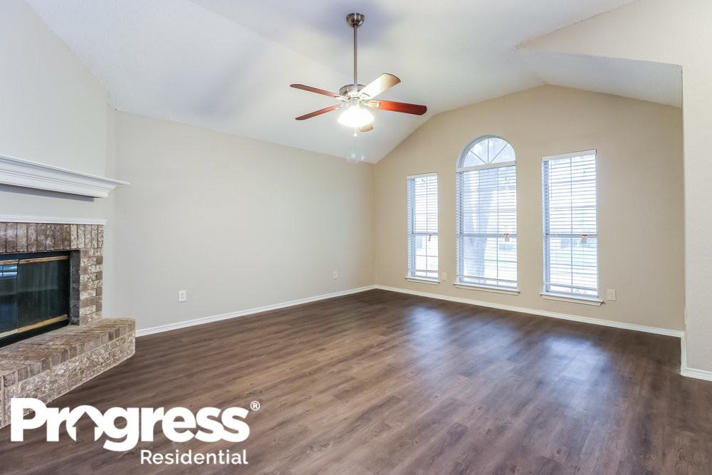 6004 Wall St - Photo 2 of 14