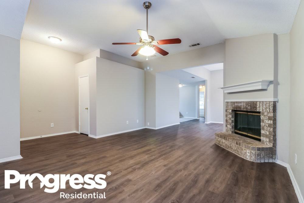 6004 Wall St - Photo 3 of 14