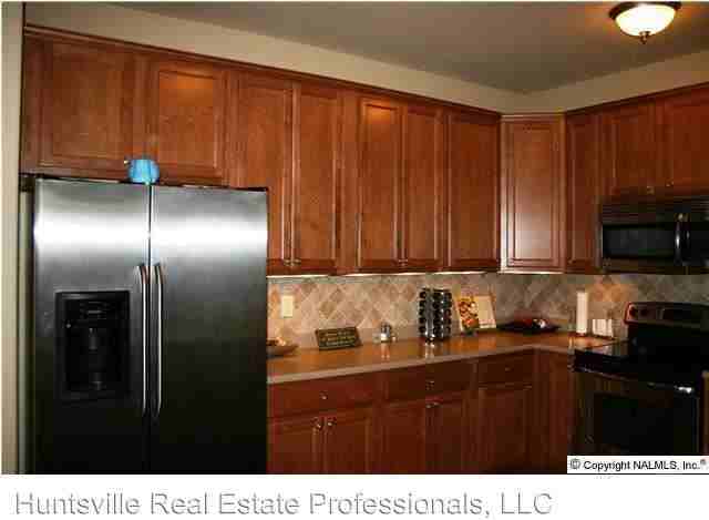 1015 Scarlet Woods - Photo 2 of 12