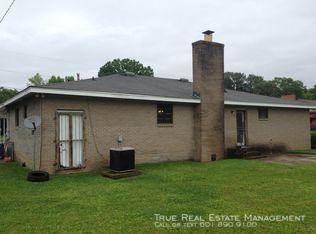 1355 Rockdale Dr - Photo 2 of 3