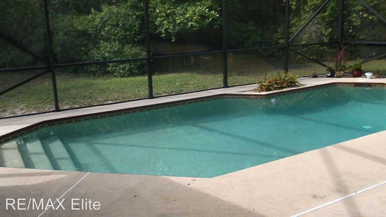 915 Brookshire Cir - Photo 3 of 14