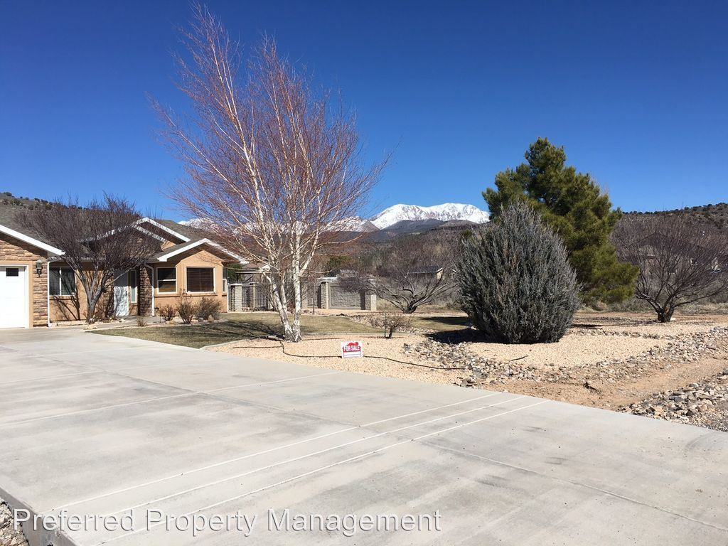 1090 Sapphire Dr - Photo 3 of 33