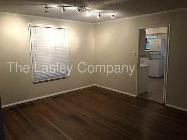 2805 N University Ave - Photo 3 of 10