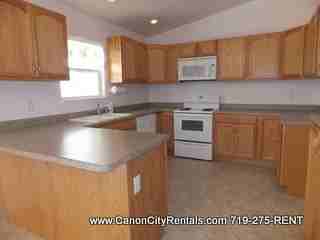 107 Rocchio Dr - Photo 3 of 12