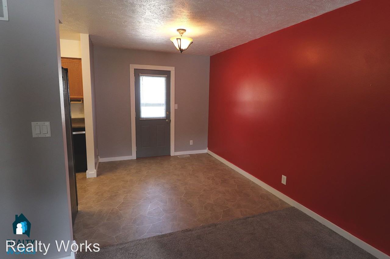 2520 NW 52nd St - Photo 2 of 14