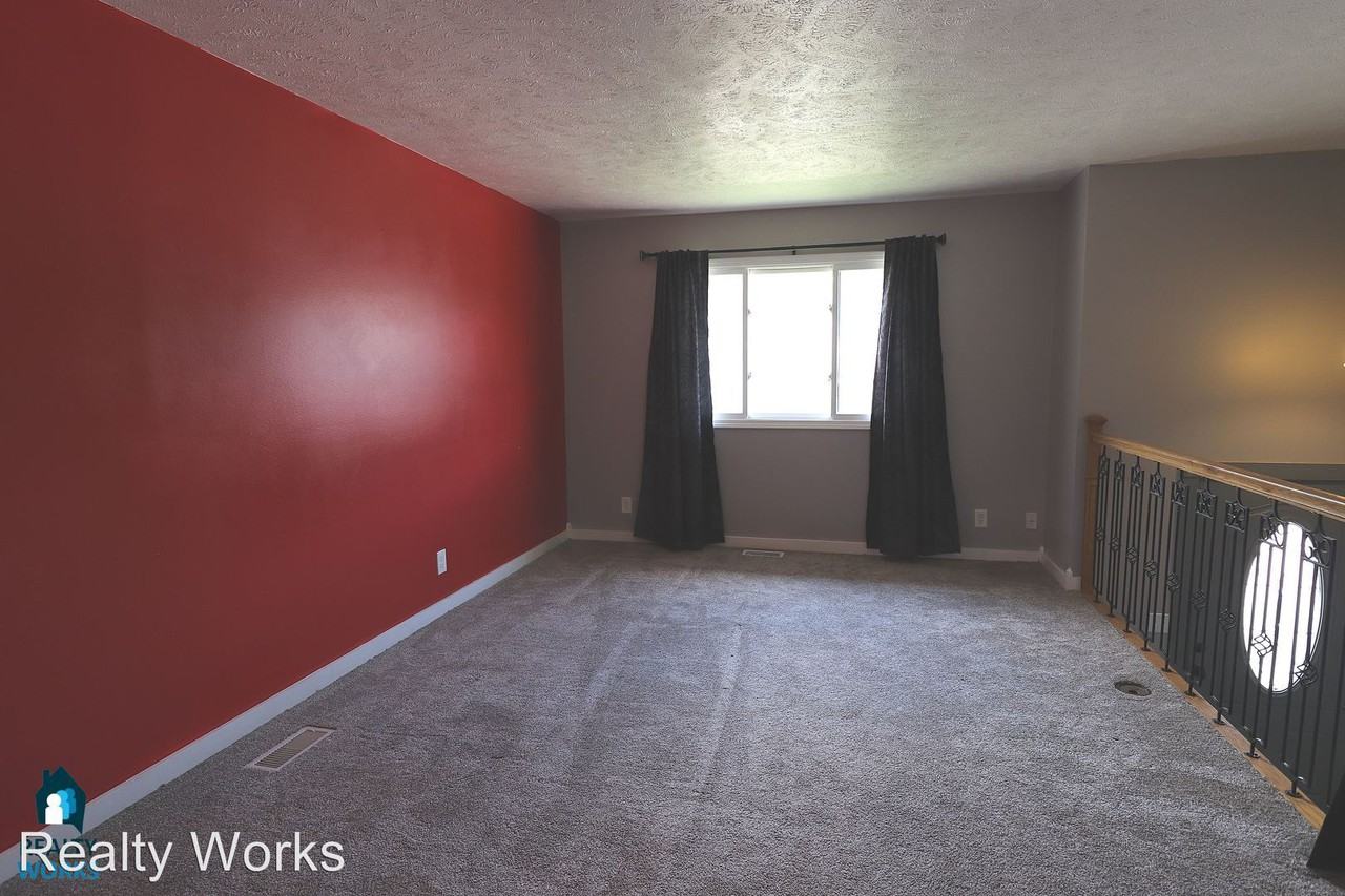 2520 NW 52nd St - Photo 3 of 14