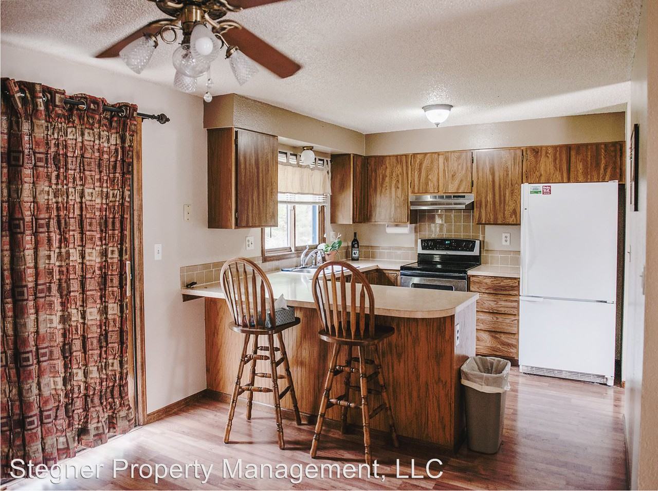 1213 Monterey Dr - Photo 2 of 8