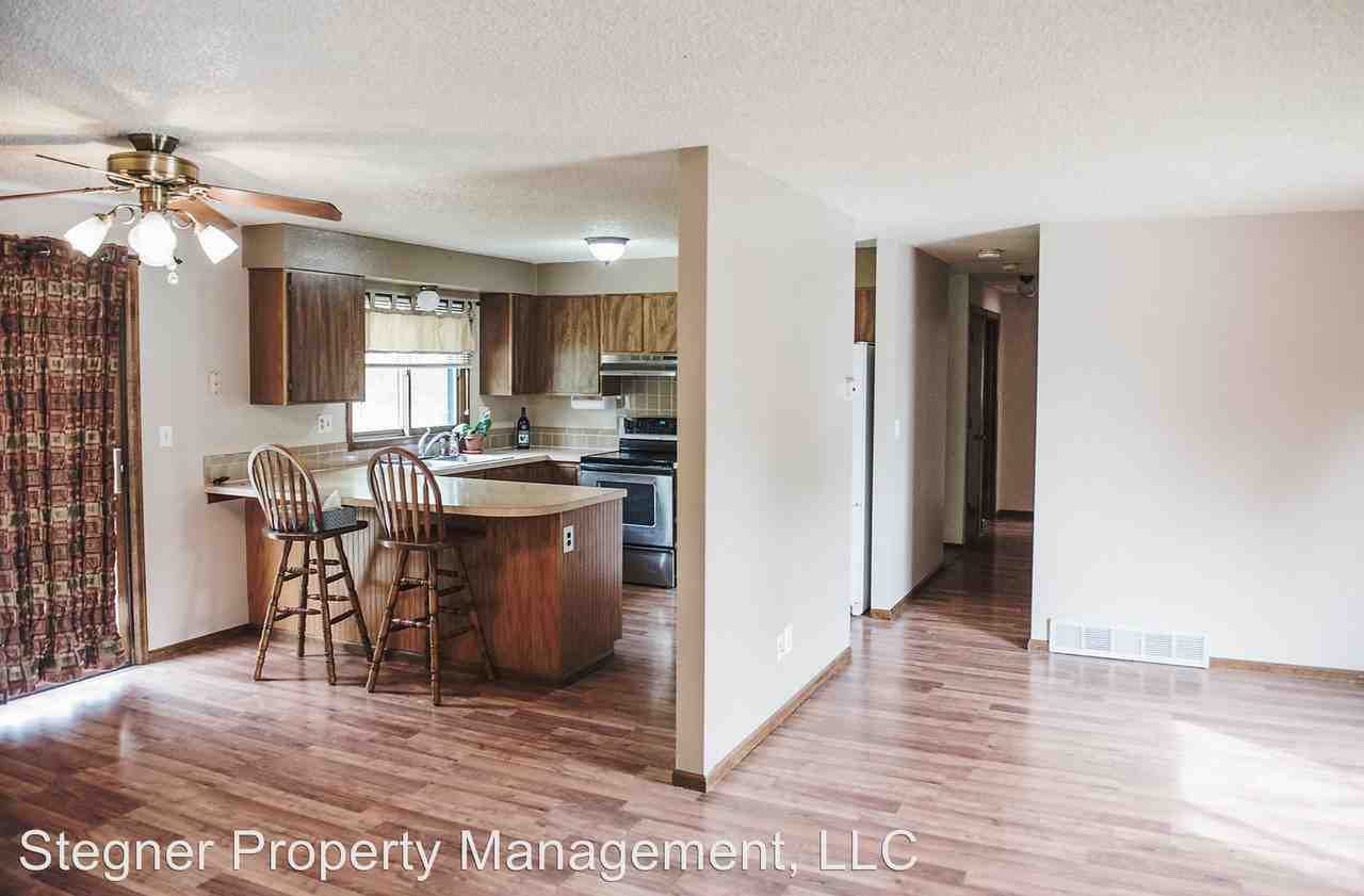 1213 Monterey Dr - Photo 3 of 8